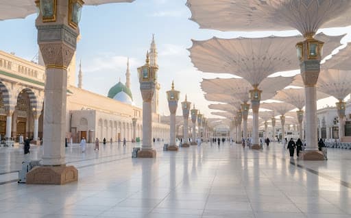 Pilgrims at the Prophet's Mosque